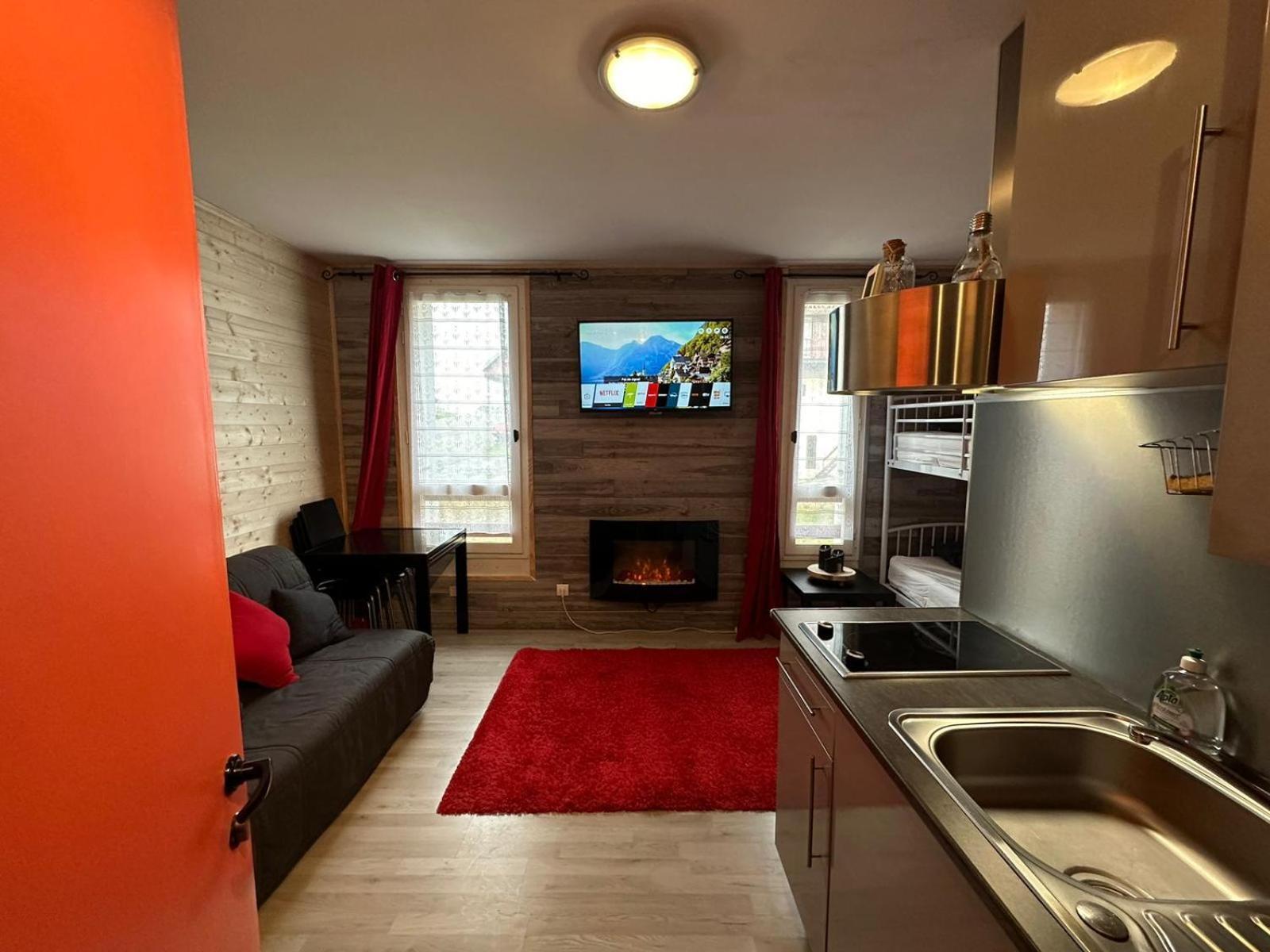 Appartement Le Chaleureux Cocon Rouge à Ustou Extérieur photo