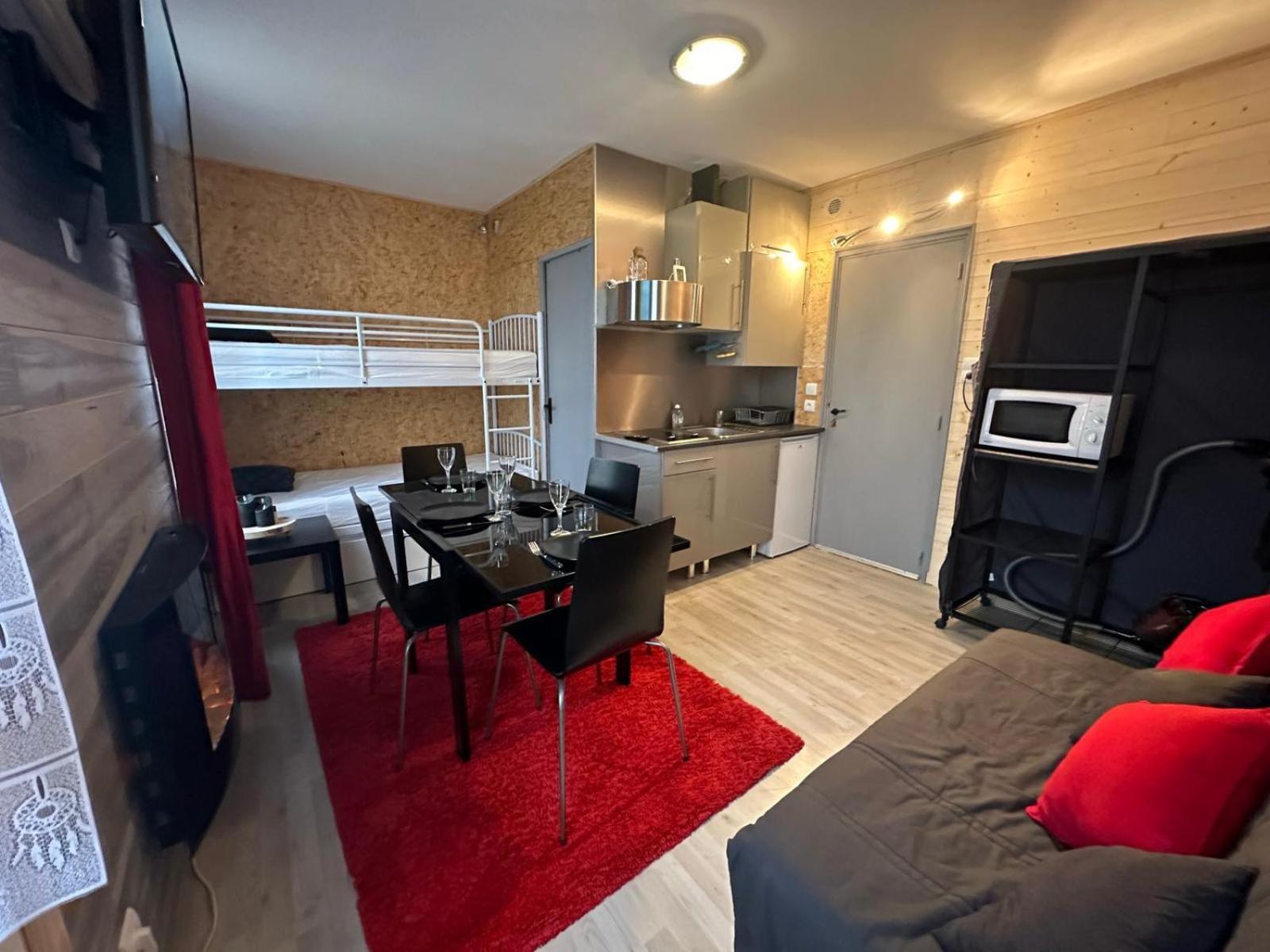 Appartement Le Chaleureux Cocon Rouge à Ustou Extérieur photo